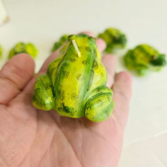 Lillian Vernon Frog Floating Candles Decorative Green Yellow Set of 12 - Picture 3 of 9